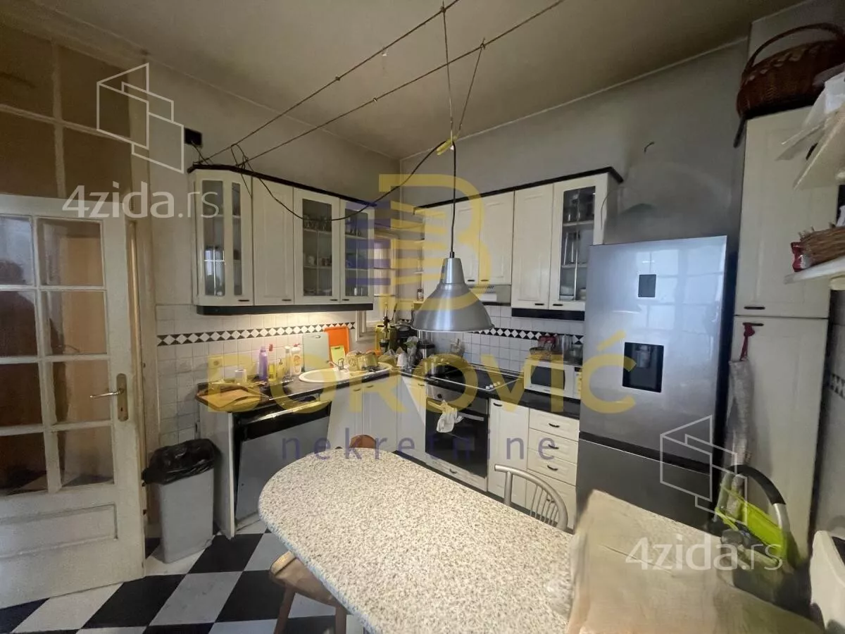 Petosoban stan | 4zida