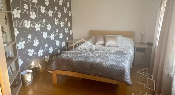 Šestosoban stan | 4zida