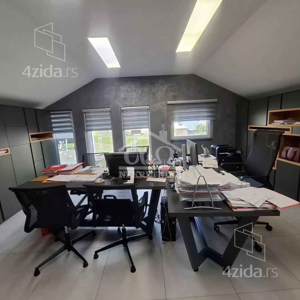 Poslovna zgrada | 4zida