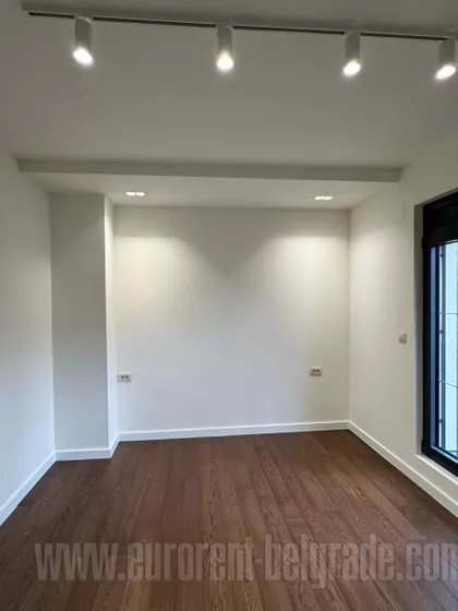 CRVENI KRST | 4zida.rs