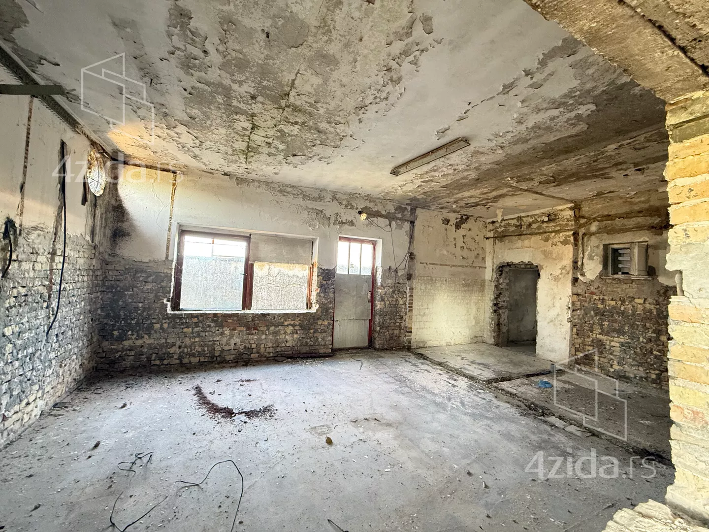 Poslovna zgrada | 4zida