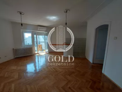 Pozorišni trg | 4zida.rs