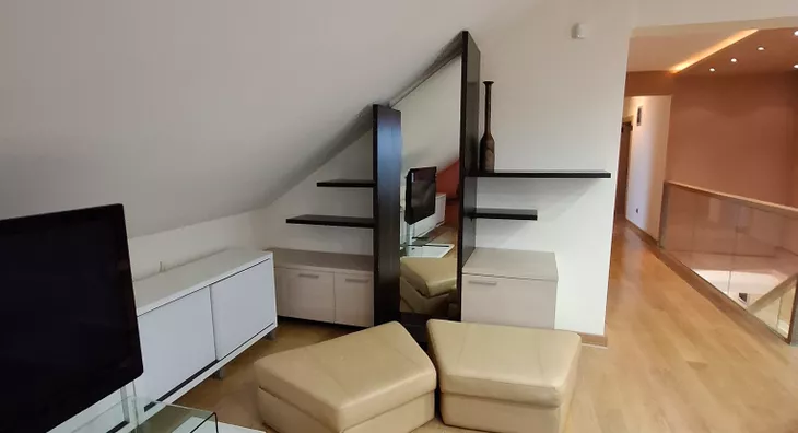 Šestosoban stan | 4zida