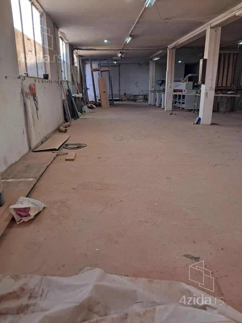 Poslovna zgrada | 4zida