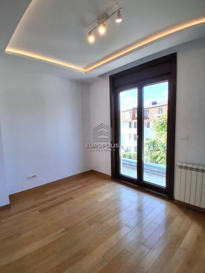 Miće Orlovića | 4zida.rs