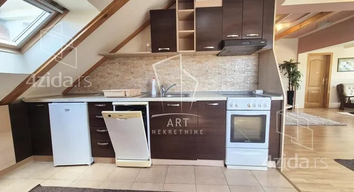 Četvoroiposoban stan | 4zida