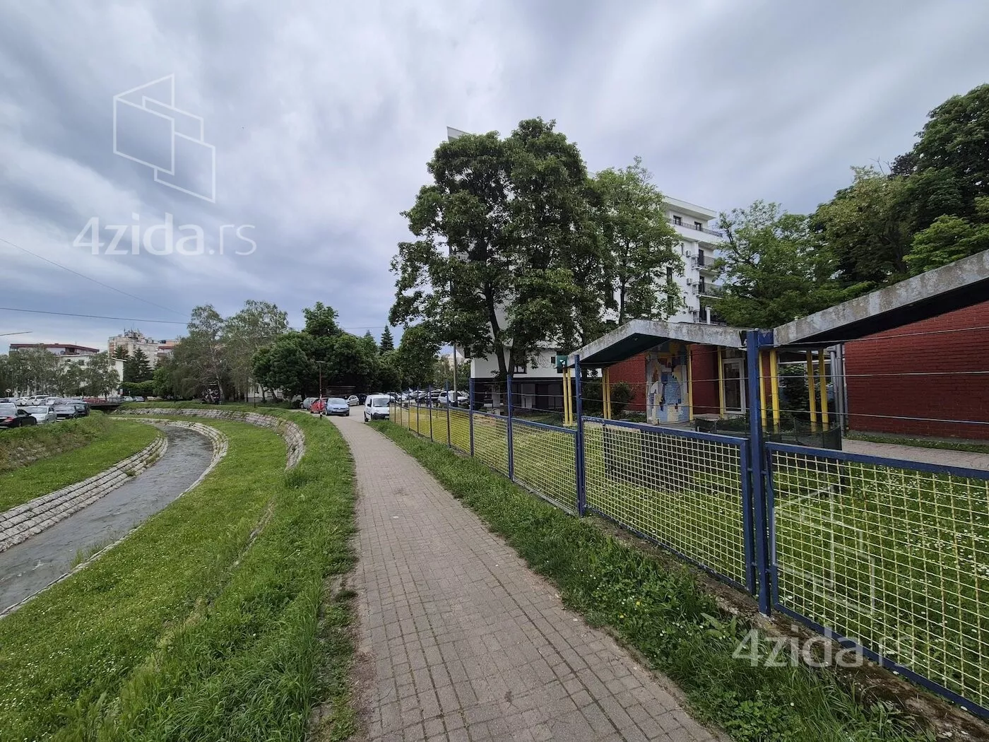 Troiposoban stan | 4zida