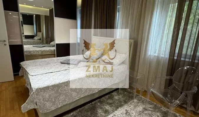 Sedmosoban stan | 4zida