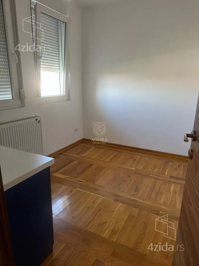 Četvoroiposoban stan | 4zida