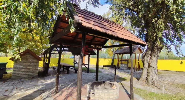 Ugostiteljski objekat | 4zida