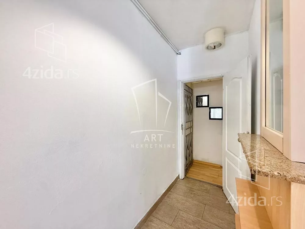 Lokal | 4zida