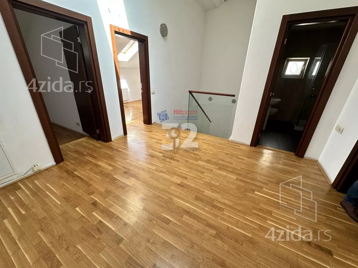 Četvoroiposoban stan | 4zida