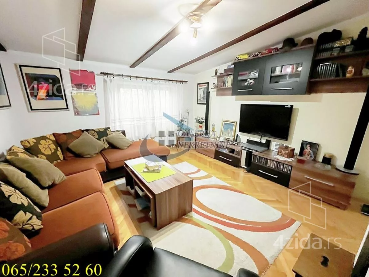 Šestosoban stan | 4zida