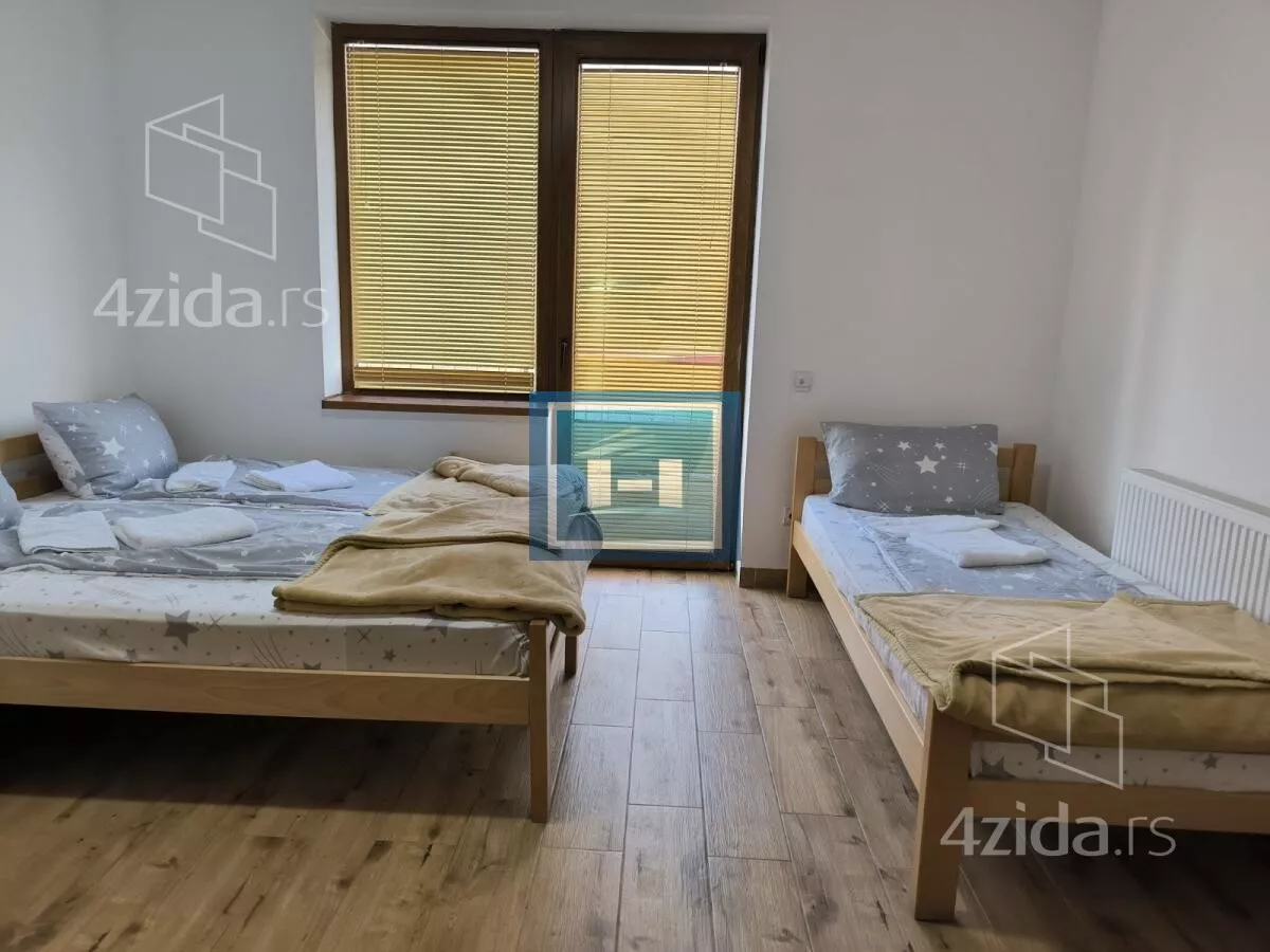 Poslovna zgrada | 4zida