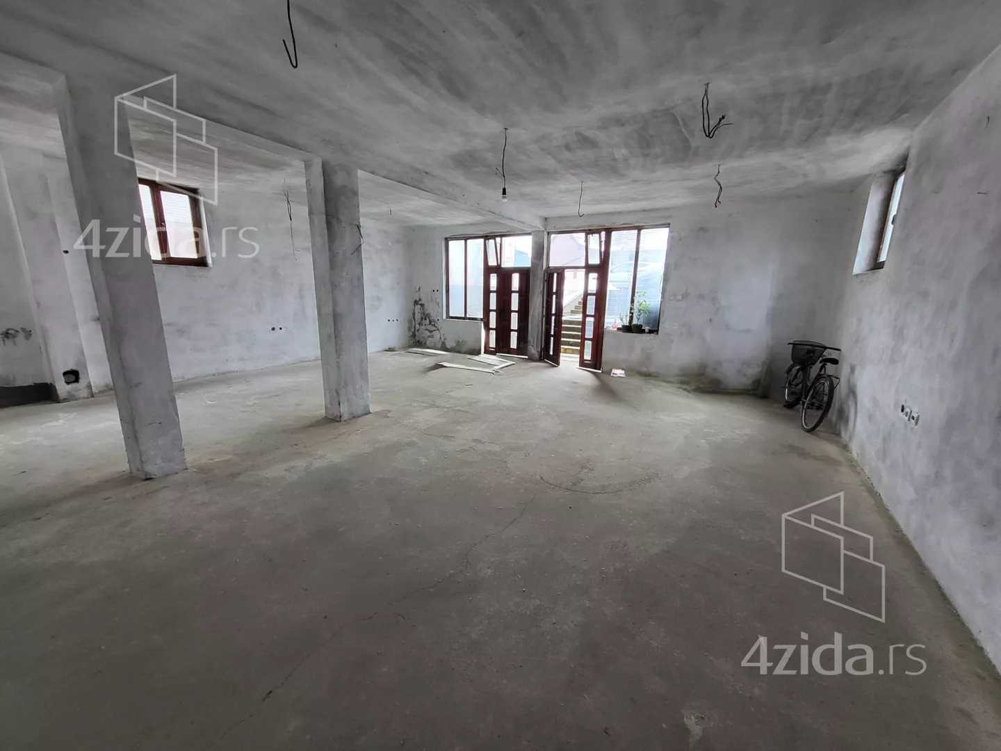 Poslovni prostor | 4zida