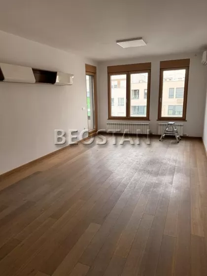 Tadije Sondermajera | 4zida.rs