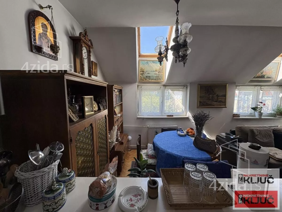 Troiposoban stan | 4zida