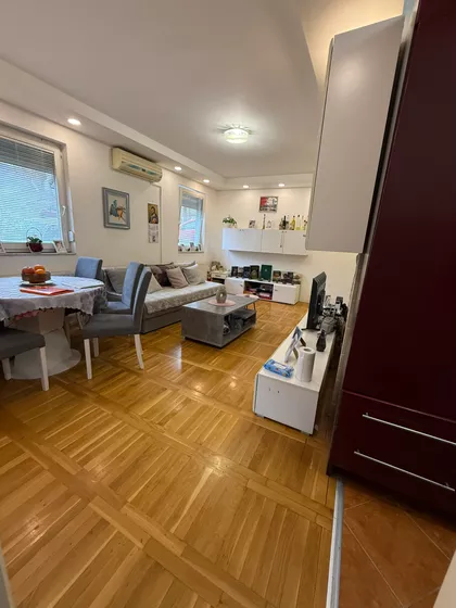 17. Oktobra | 4zida.rs