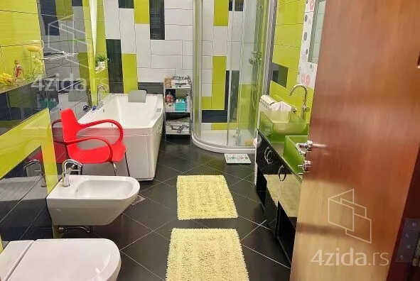 Šestosoban stan | 4zida