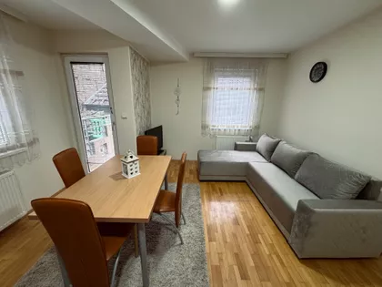 Žanova 5 | 4zida.rs