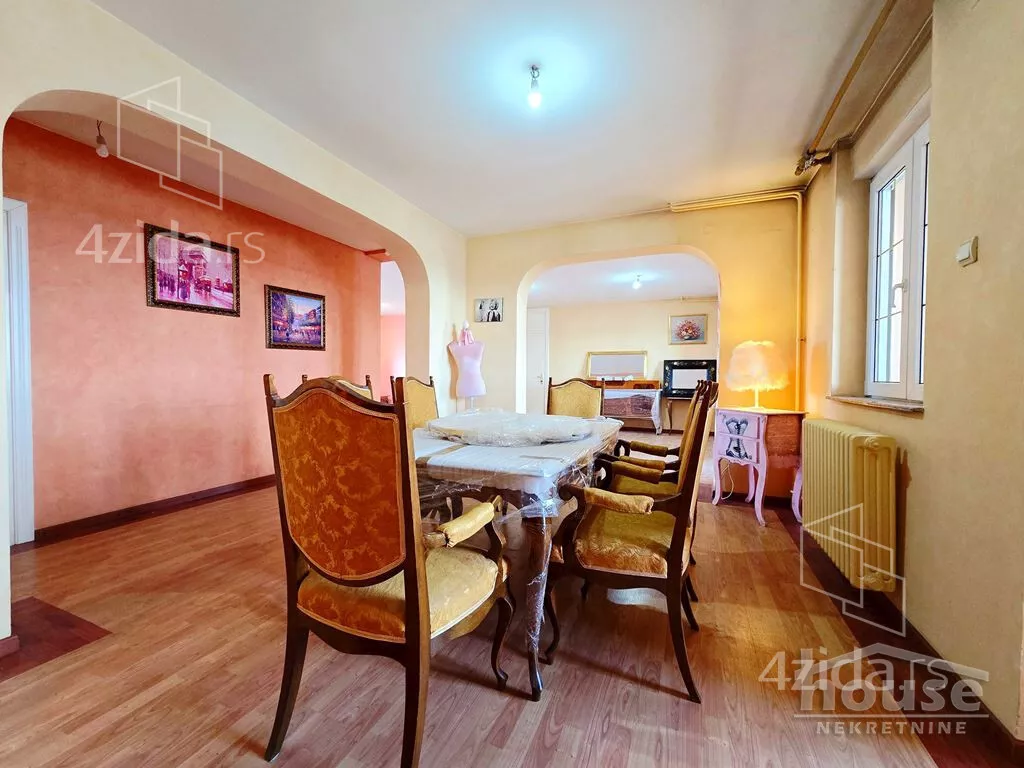 Petosoban stan | 4zida