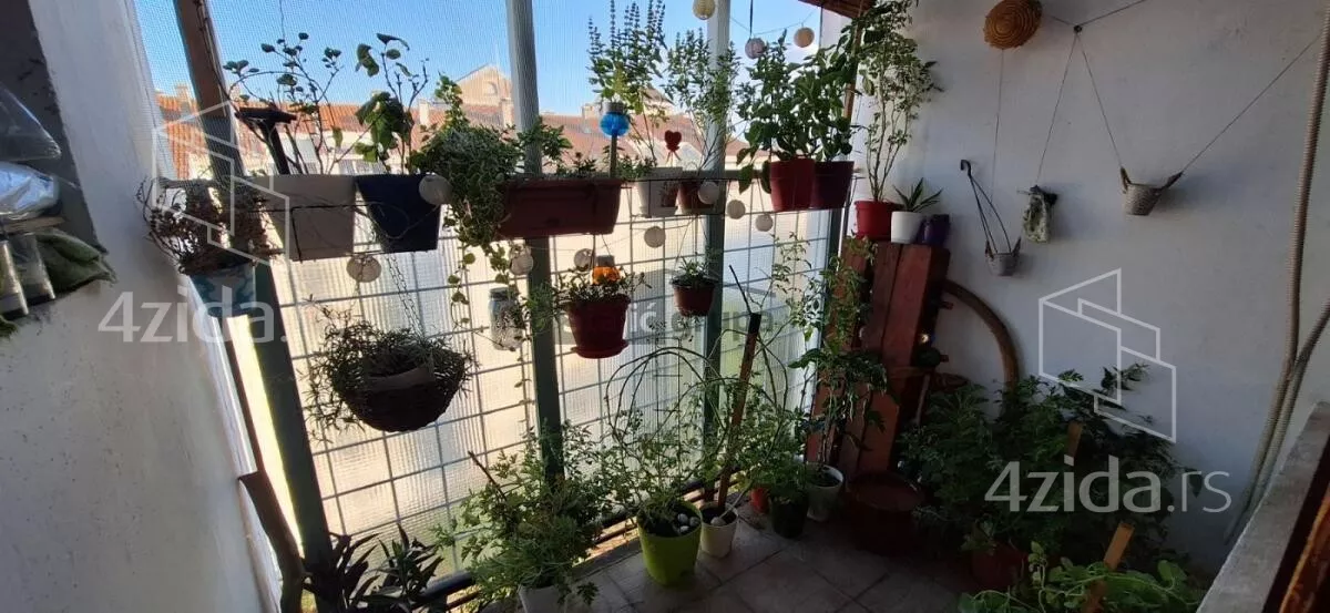 Troiposoban stan | 4zida