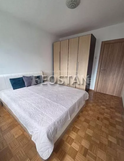 Mica Radakovica | 4zida.rs