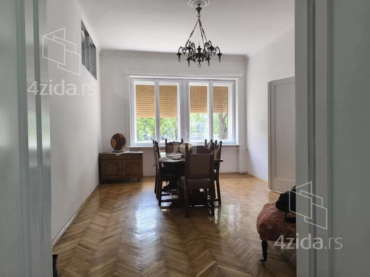 Šestosoban stan | 4zida