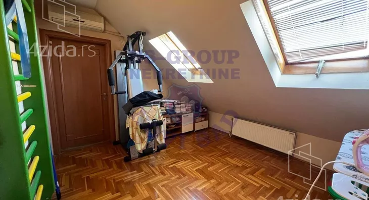 Četvoroiposoban stan | 4zida