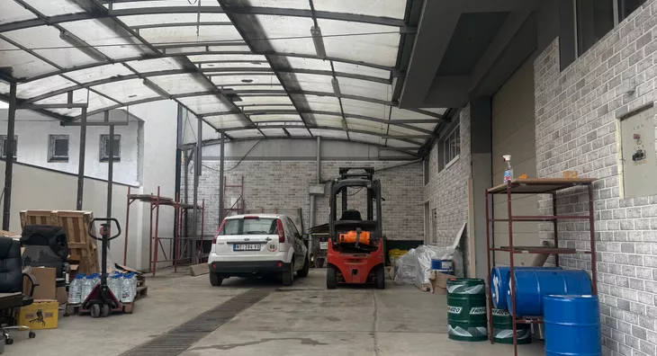 Poslovna zgrada | 4zida