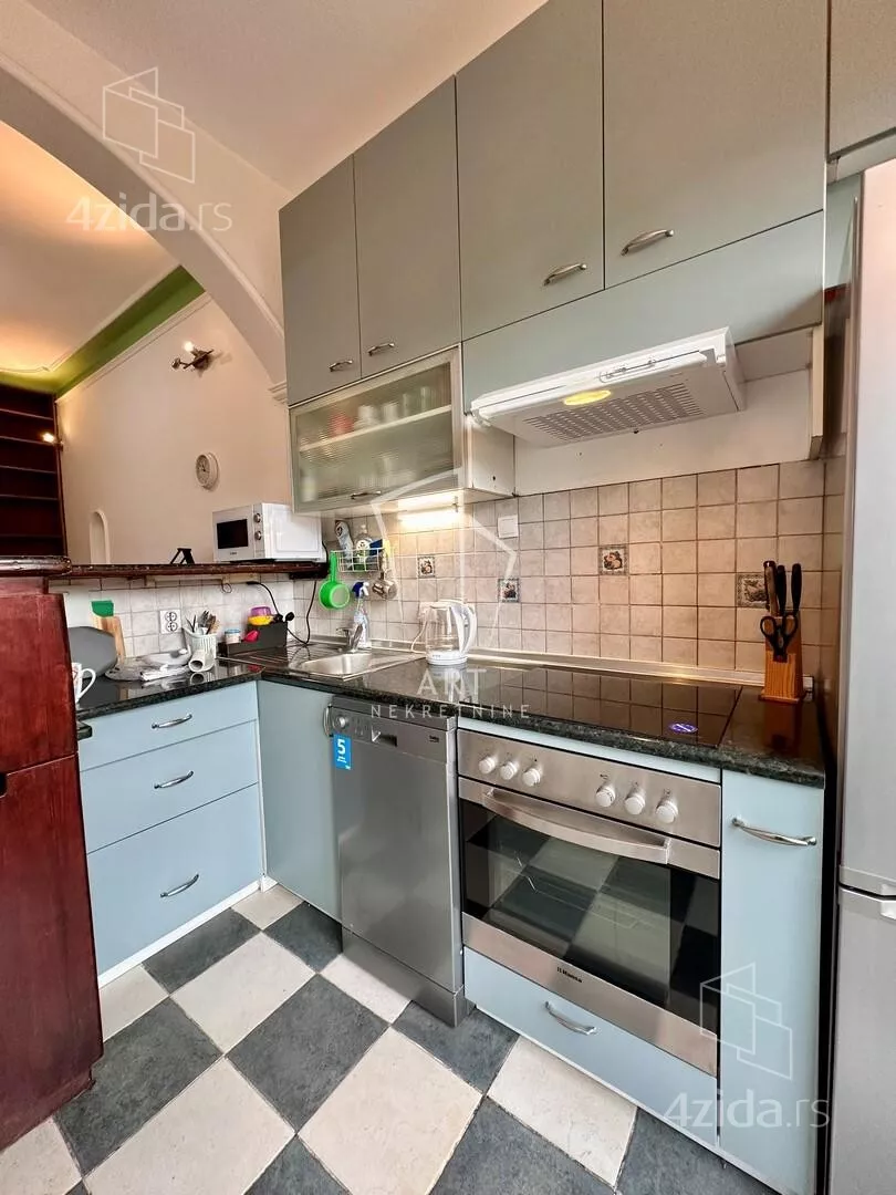 Troiposoban stan | 4zida