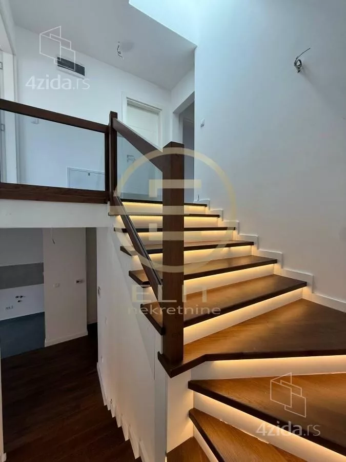 Šestosoban stan | 4zida