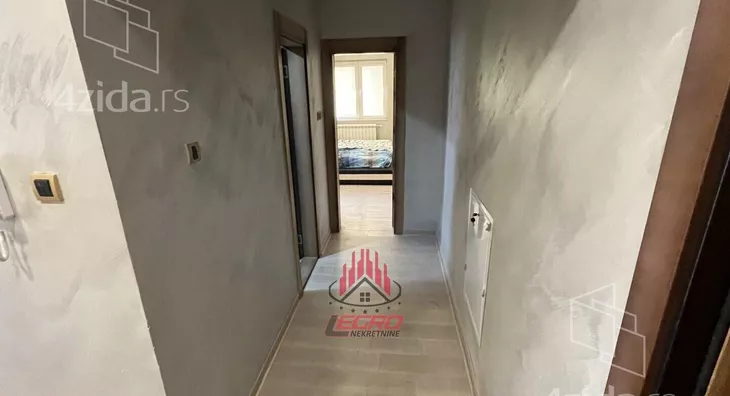 Petoiposoban stan | 4zida