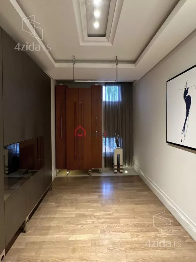 Četvoroiposoban stan | 4zida