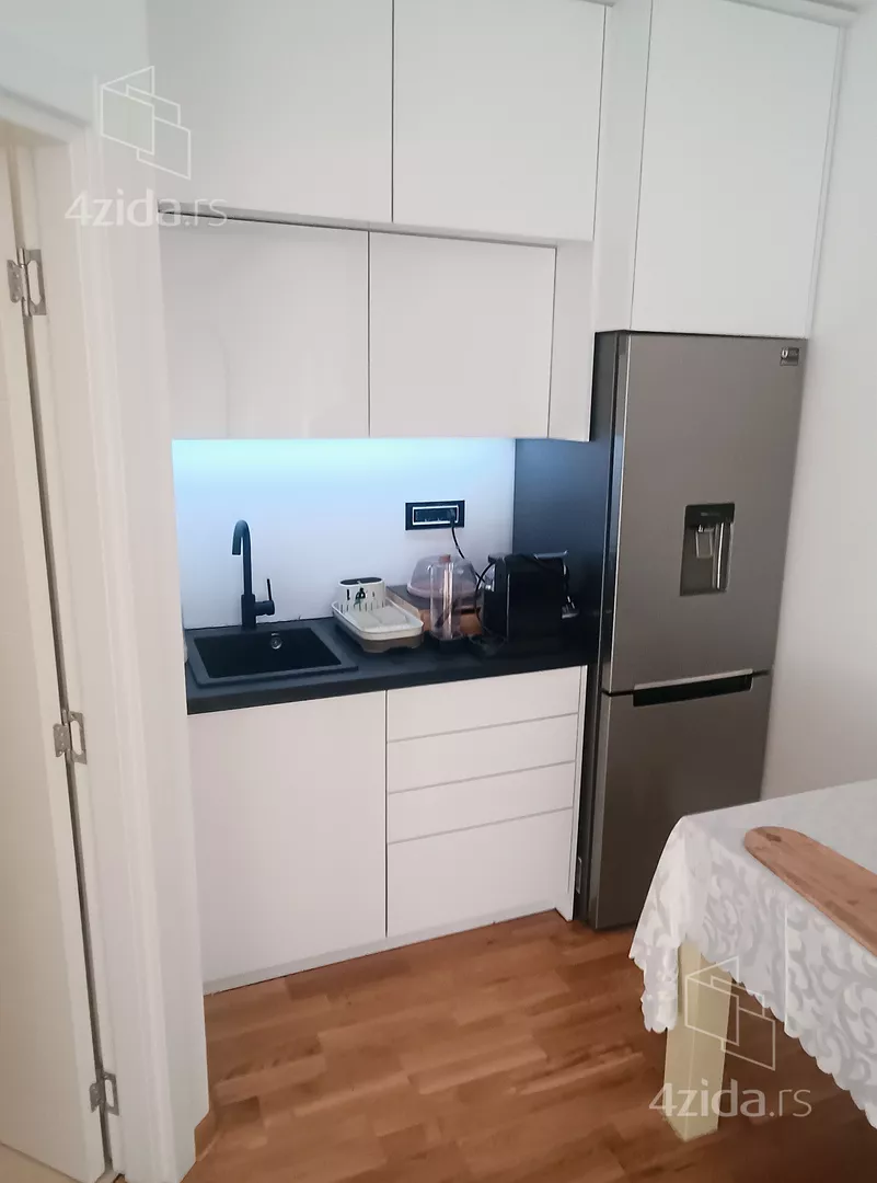 Šestosoban stan | 4zida