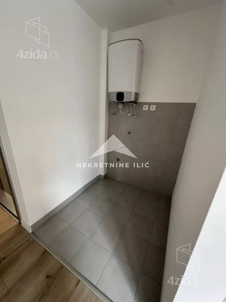 Poslovna zgrada | 4zida