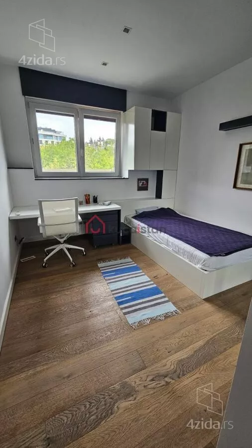 Četvoroiposoban stan | 4zida