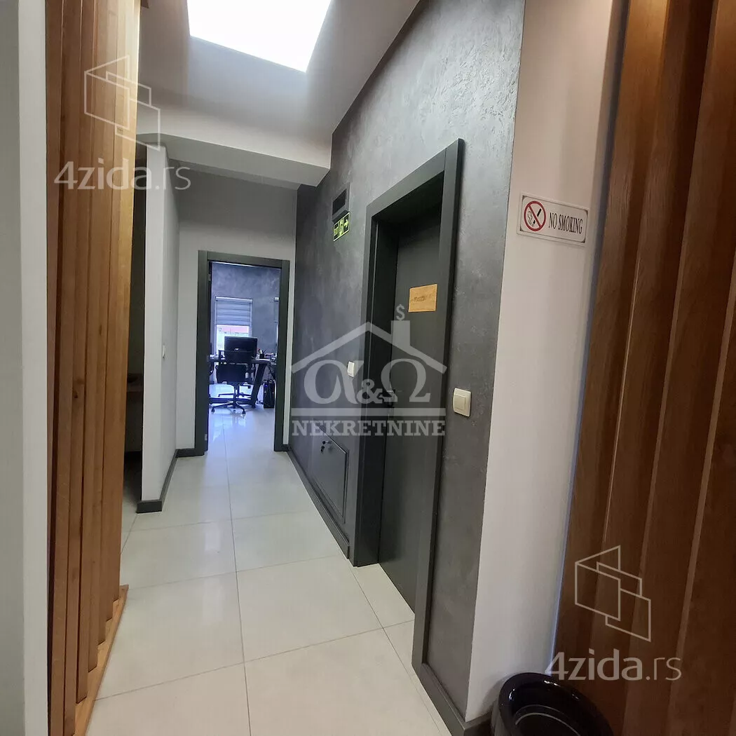 Poslovna zgrada | 4zida