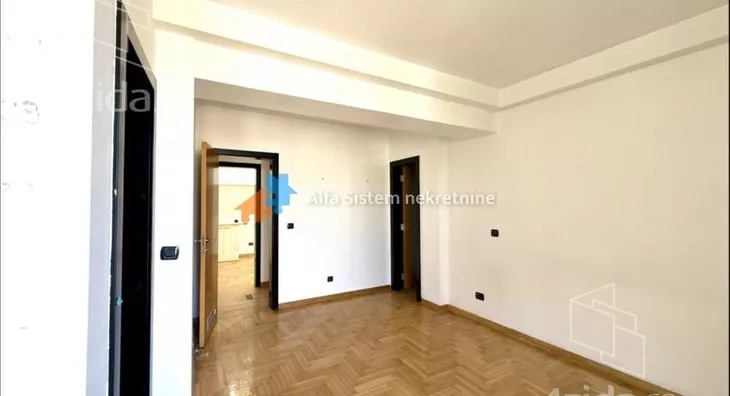 Šestosoban stan | 4zida