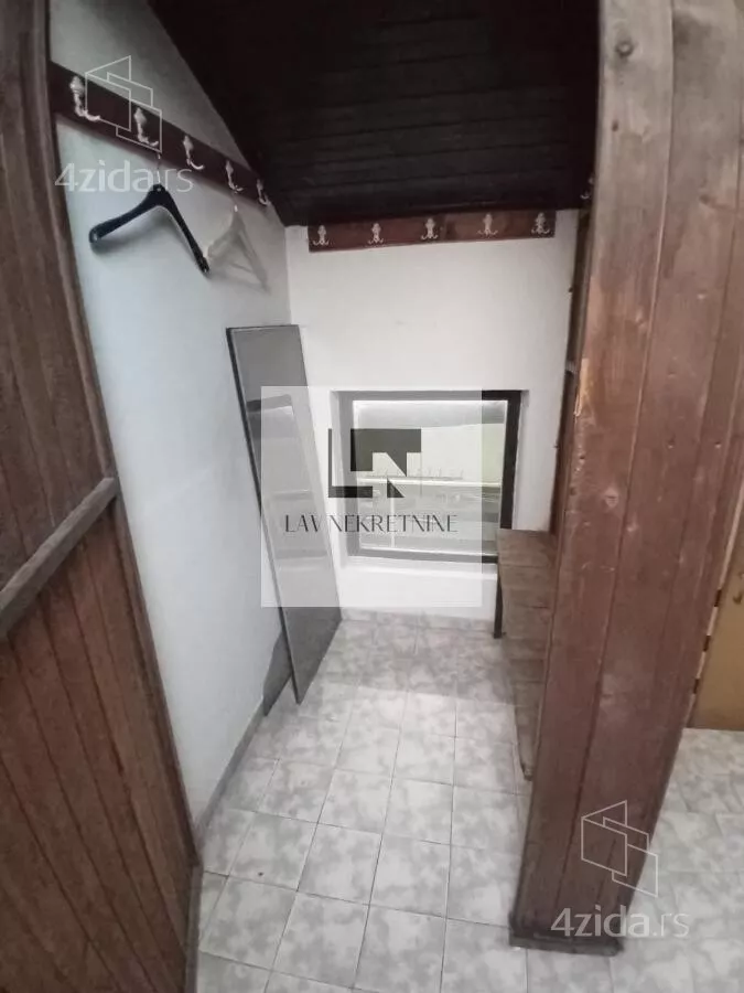 Lokal | 4zida
