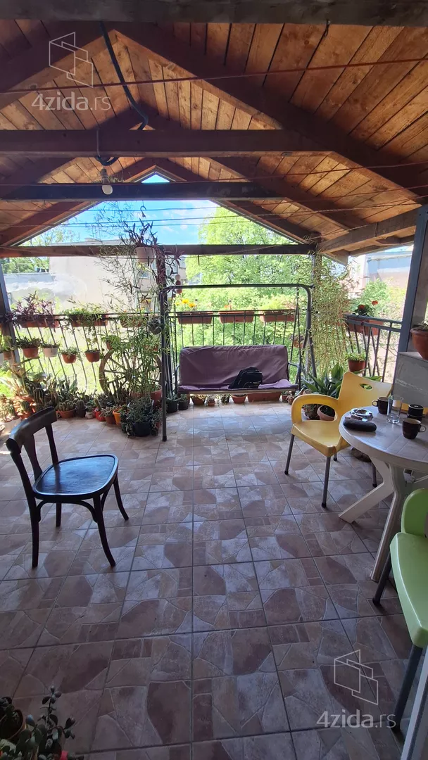 Petosoban stan | 4zida