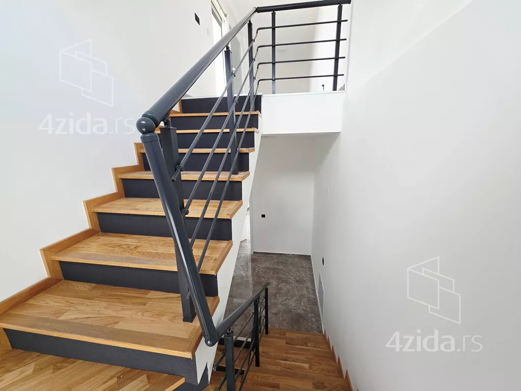 Četvoroiposoban stan | 4zida