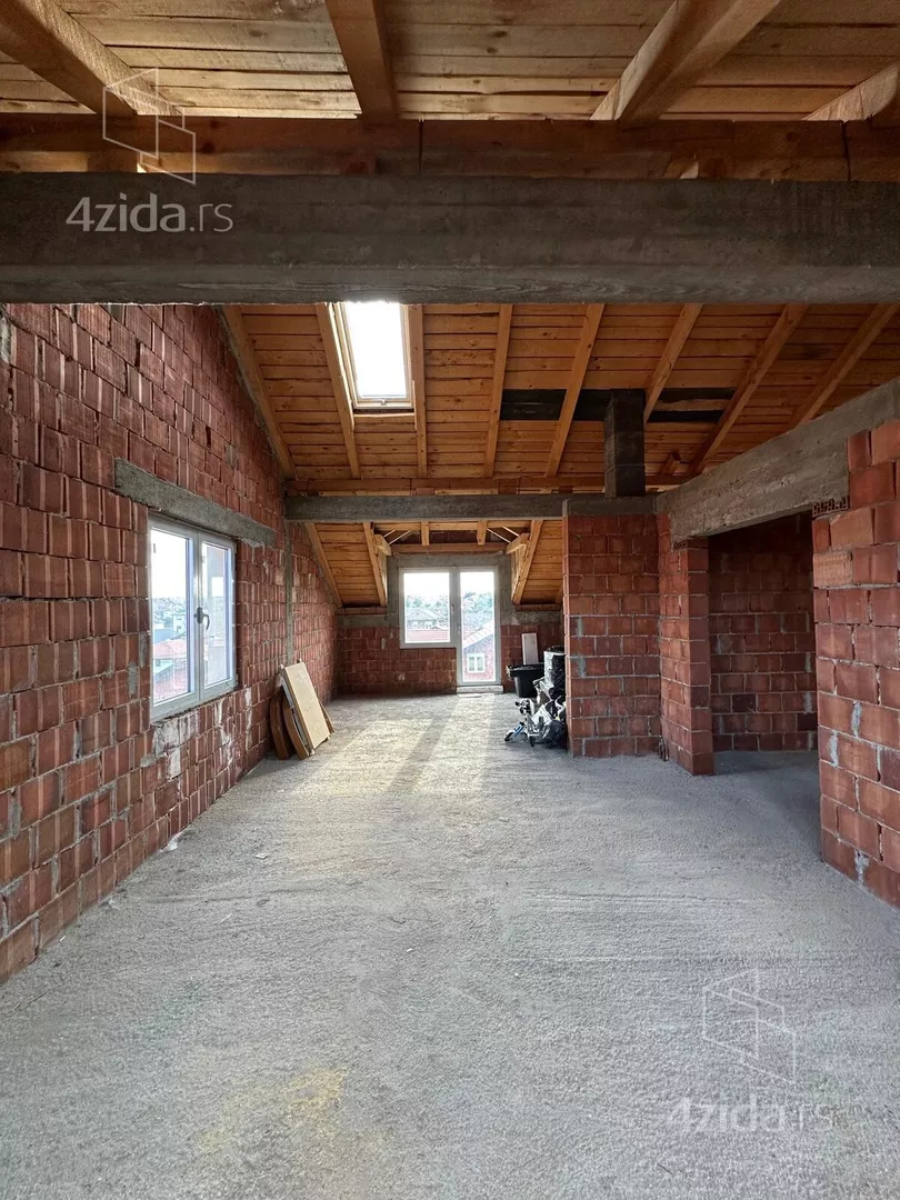 Četvoroiposoban stan | 4zida