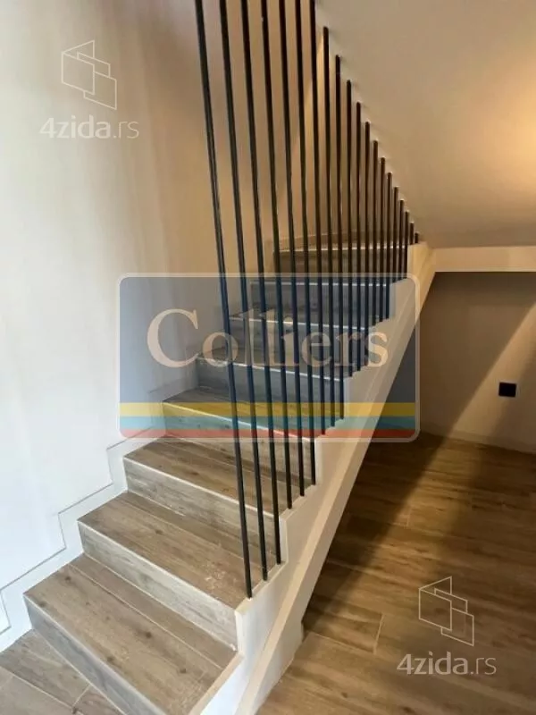 Sedmosoban stan | 4zida