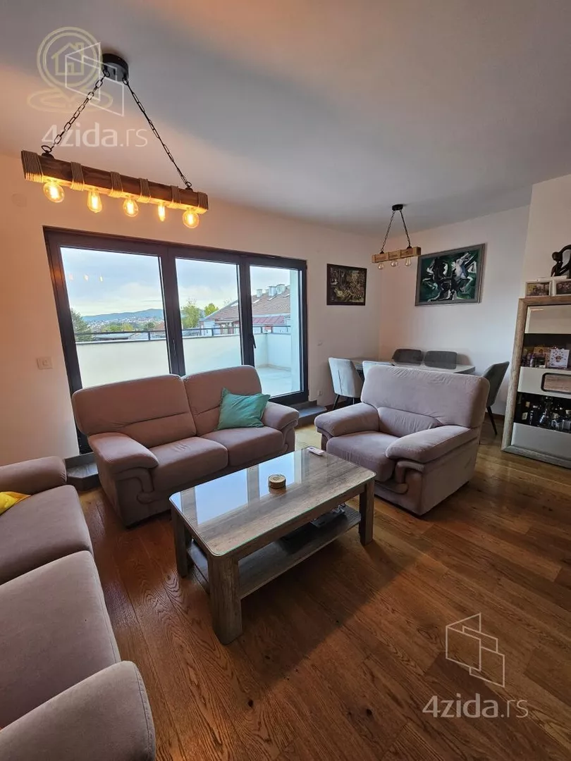 Šestosoban stan | 4zida