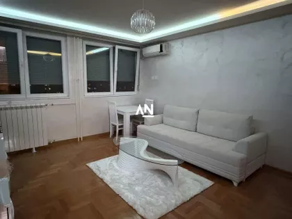 Pariske komune | 4zida.rs