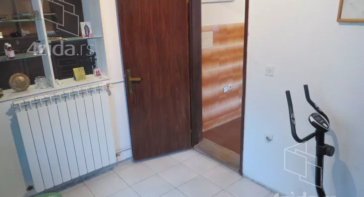 Šestosoban stan | 4zida