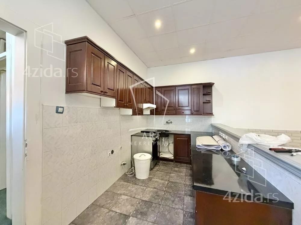 Četvoroiposoban stan | 4zida