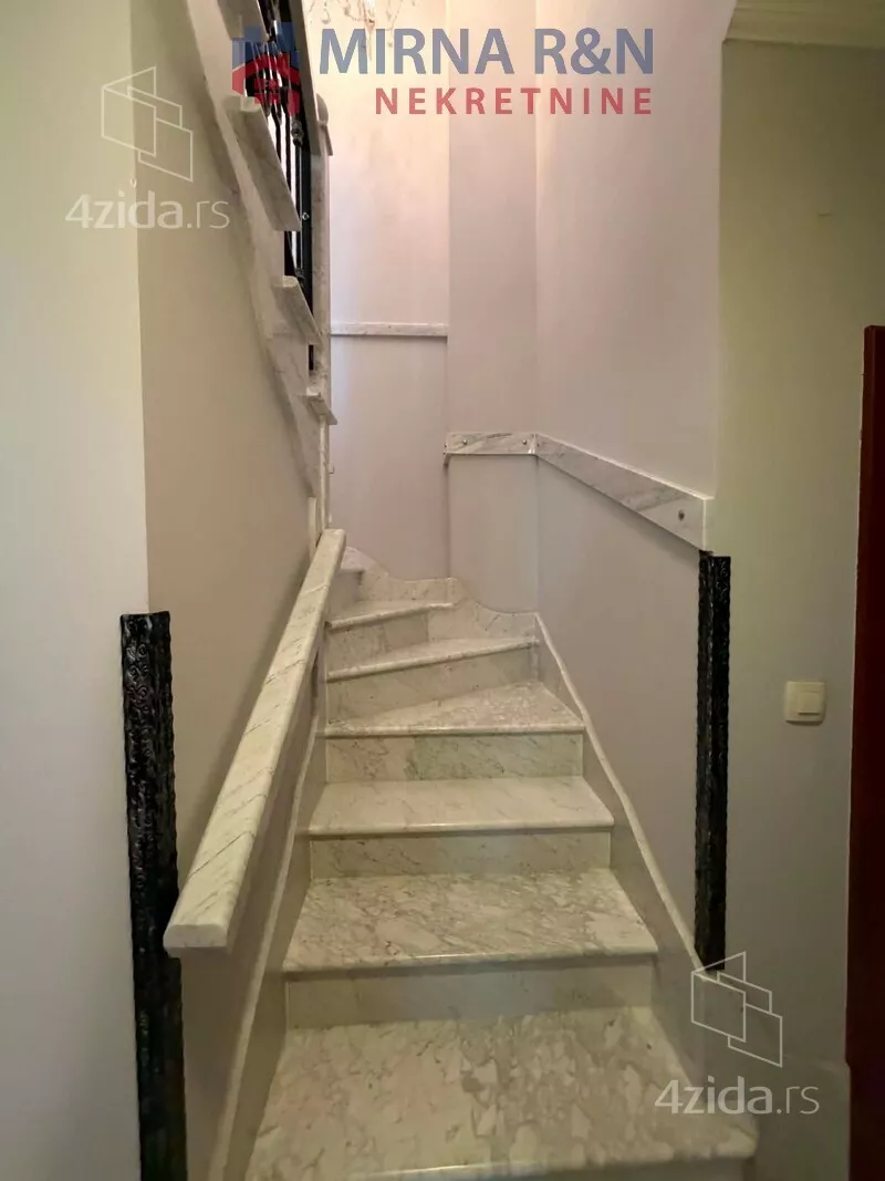 Četvoroiposoban stan | 4zida