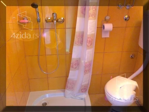 Šestosoban stan | 4zida